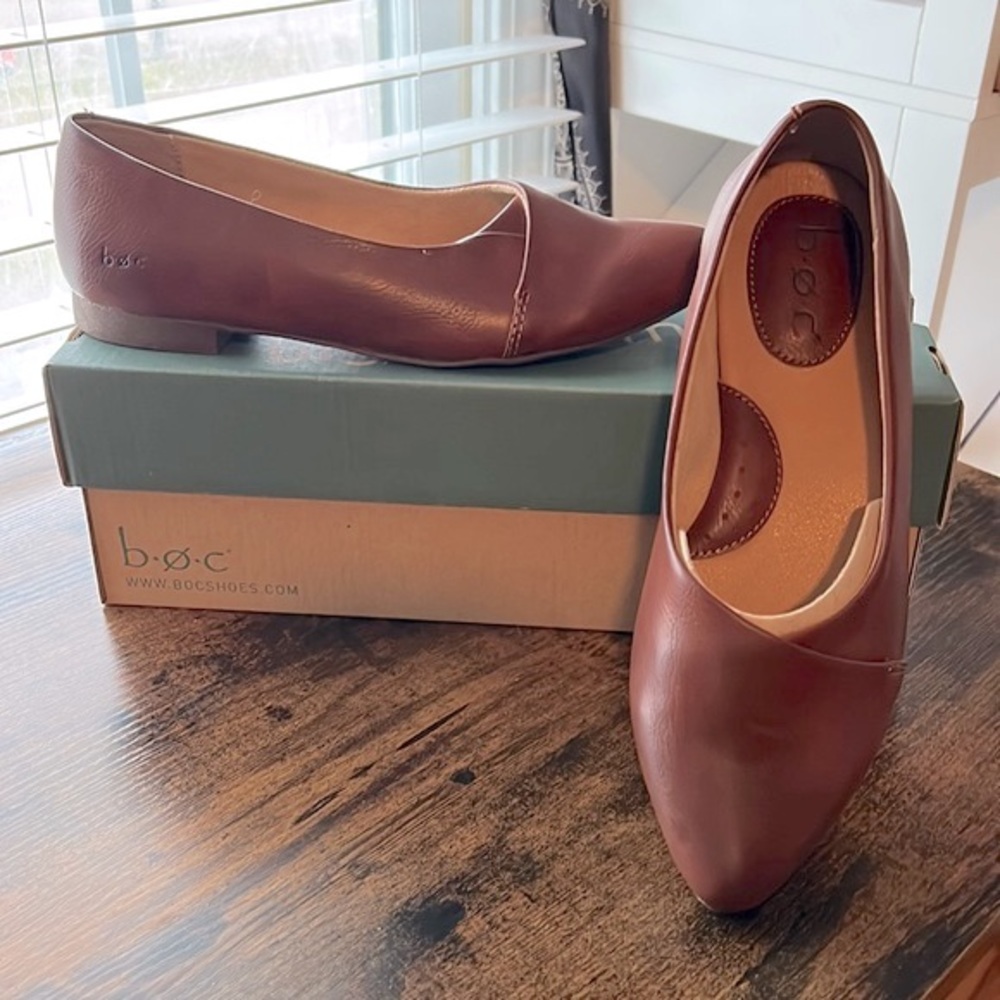 b.o.c. Women's Brown Flats